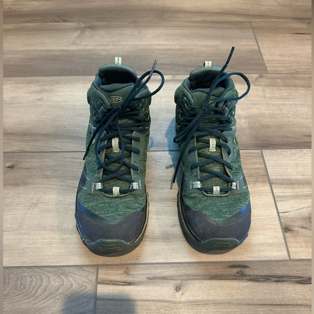 KEEN Terradora women’s mid height hiking boots size 7